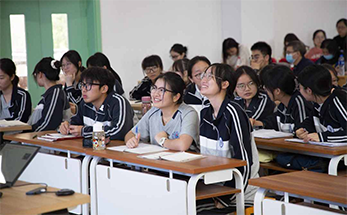 “云峰论剑”学术节2023新高考备考策略研讨会顺利举行