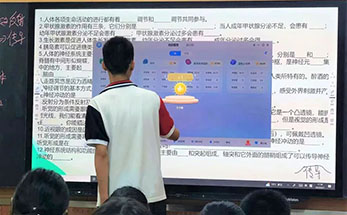 课堂“碰”上新科技 齐鲁两校灌注“星”活力