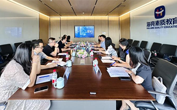 杭州浙江大学校友会理事会一行到访海亮教育参观交流