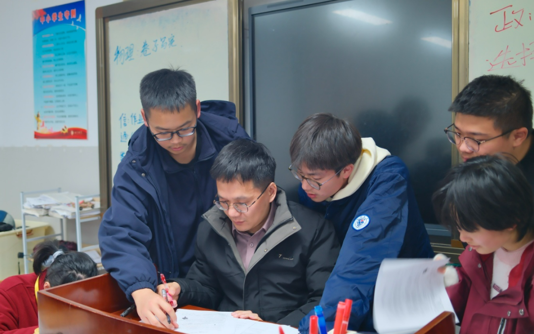金邦建获评正高级教师！