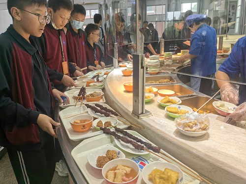 诸暨市天马初中举行“快乐周末”美食节活动