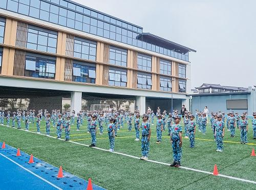 杭州萧山湘湖未来学校举行一年级新生军训