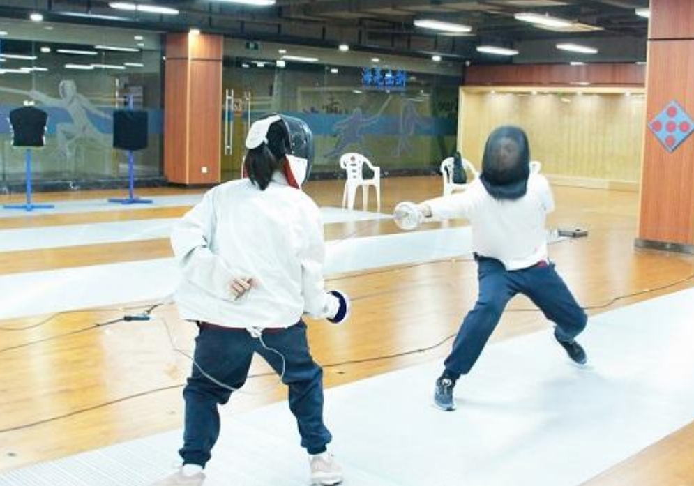 诸暨海亮外国语学校小学部举行校园击剑赛