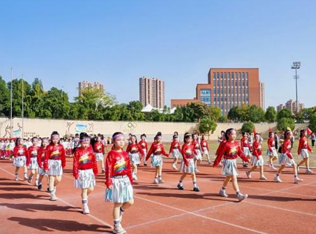诸暨市海亮小学举办第 11 届体育节