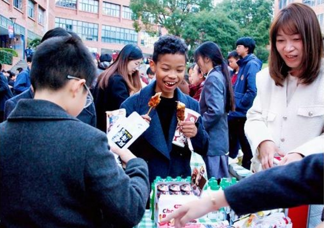 诸暨海亮外国语学校“童趣交换”主题市集开幕