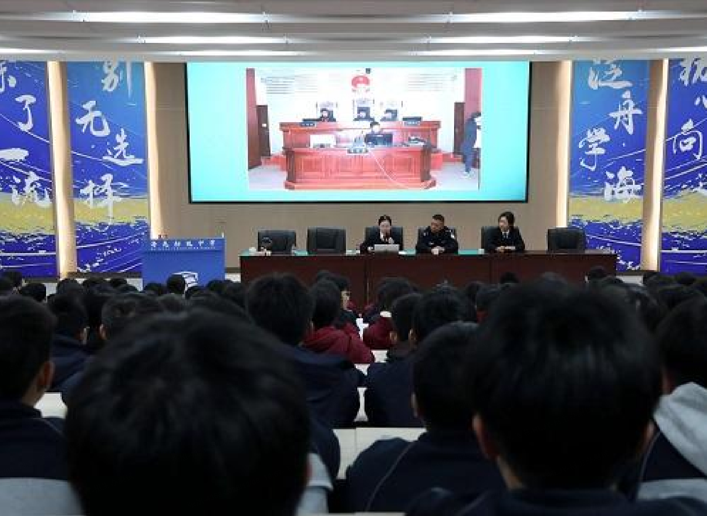 诸暨海亮初中：法官进校园开展普法教育