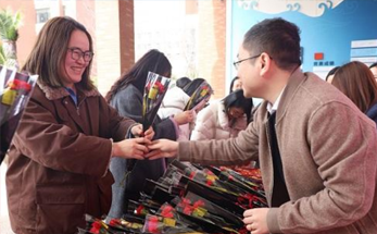 诸暨市海亮初级中学举行国际劳动妇女节主题活动