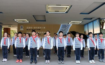 诸暨市海亮小学开展小舞台班级展演活动