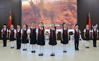 诸暨市海亮小学举行低年级学生朗诵比赛