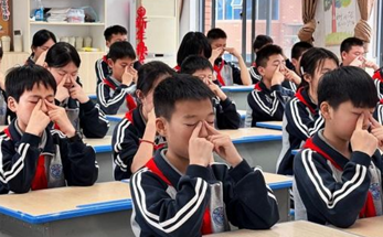 诸暨市天马小学开展眼保健操规范比赛