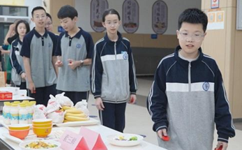 诸暨海亮初中开展学生品菜评菜活动