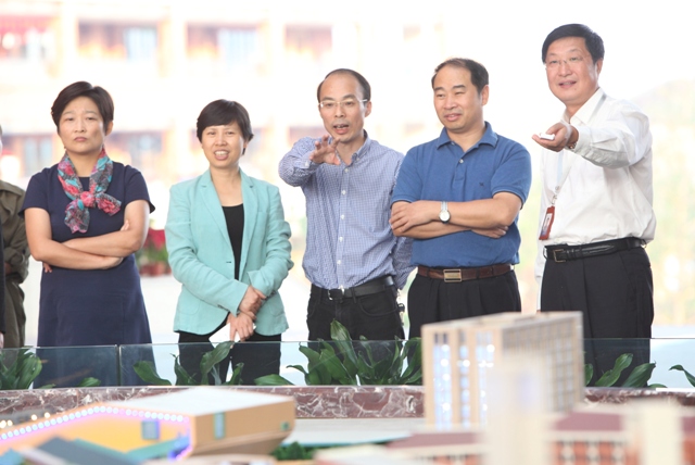 教育部王定华司长一行来海亮教育视察工作