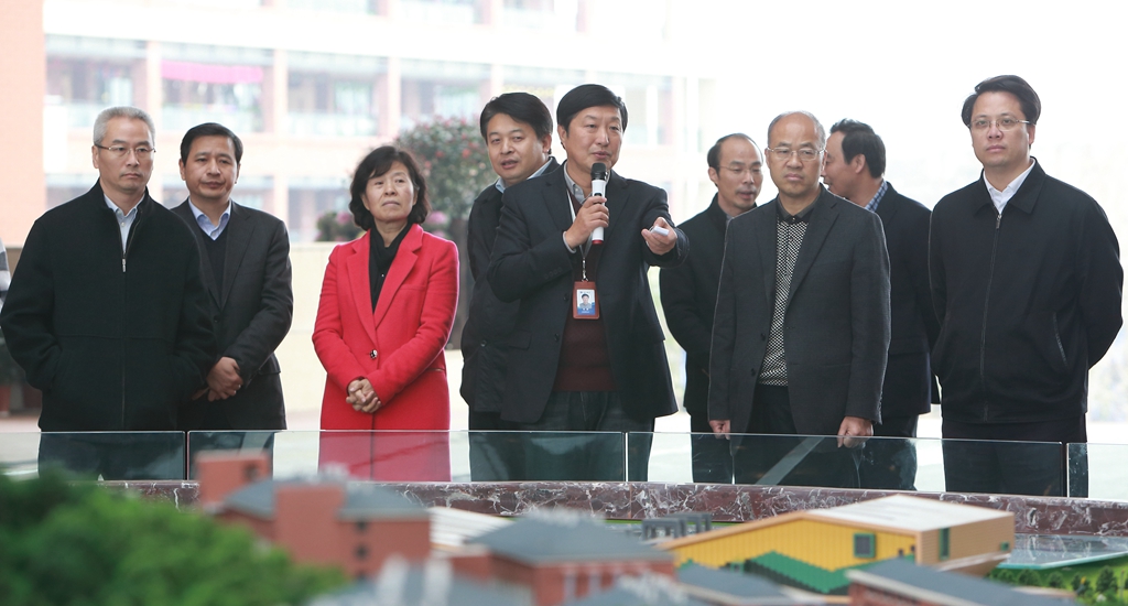 绍兴市“互看互学互评”考评组视察海亮教育园   