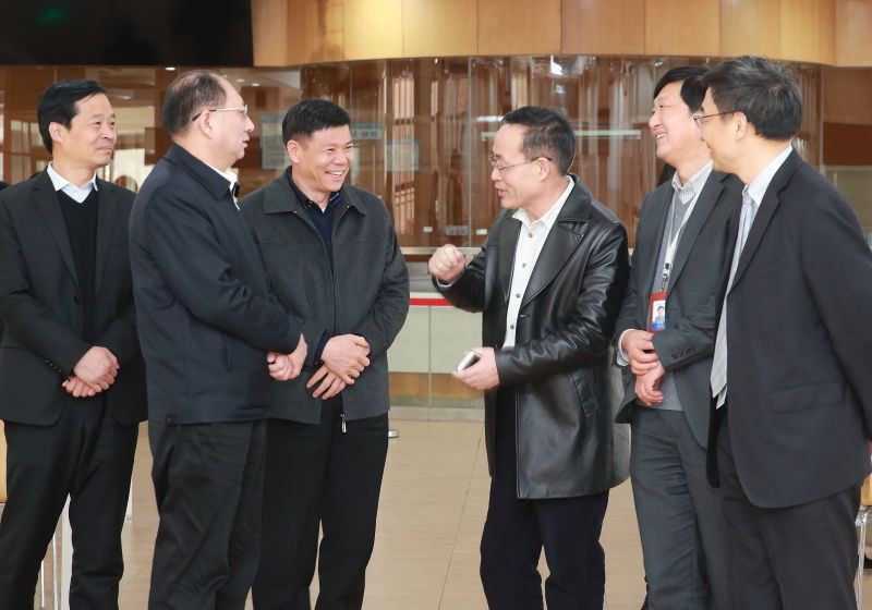 湖北仙桃市委书记胡玖明一行来海亮教育访问