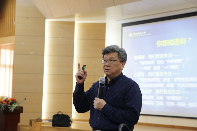 崔允漷来海亮教育“指点迷津”