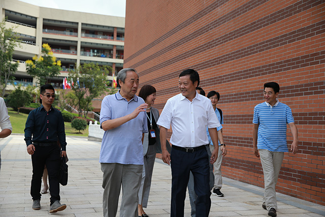 原文化部副部长、国家图书馆馆长周和平先生一行到访海亮教育园